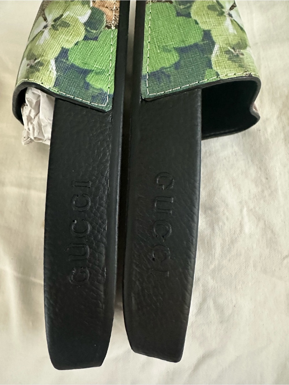 Gucci Beige GG Floral Logo Slide Sandals with Green Accents - Picture 4 of 4